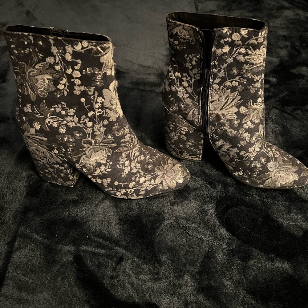 Merona Floral Black and Gray Ankle Boots‎
